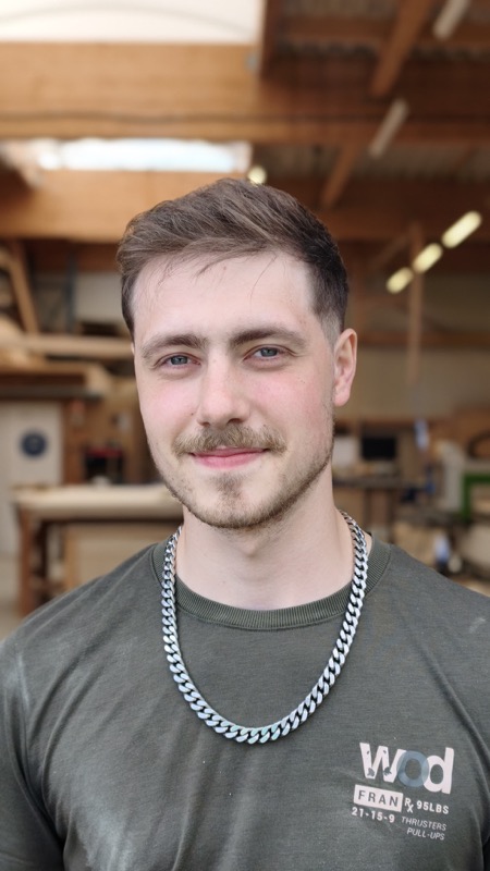 Corentin — Menuisier, Elysta