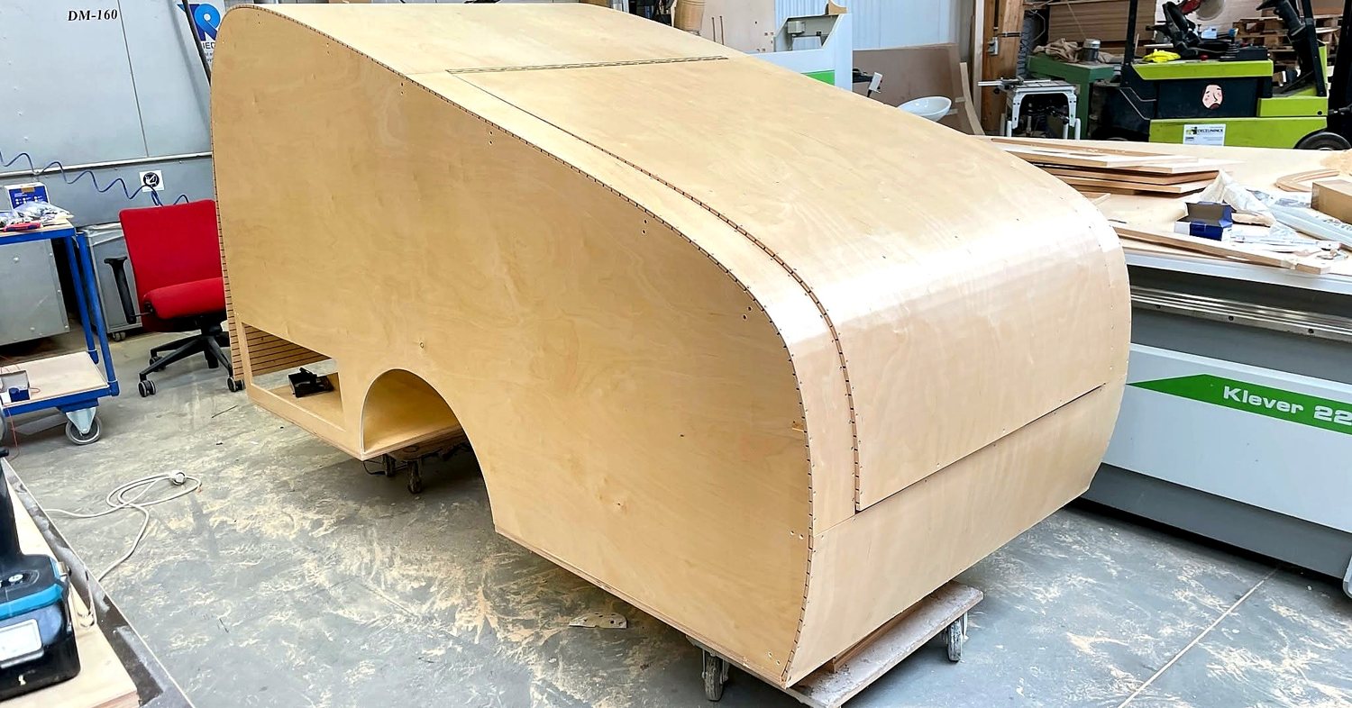La « Corbicyclette » — un vélo-corbillard en bois — vue 2