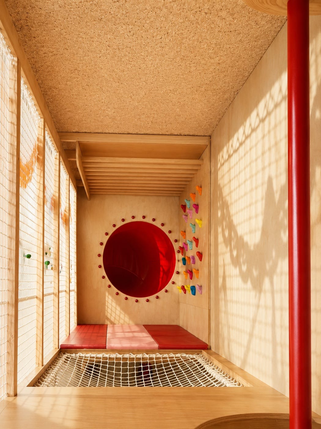 Fusée & plaine de jeux en bois pour un playground café — vue 3