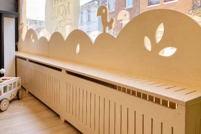 Protection radiateur en bois sur mesure pour crèche