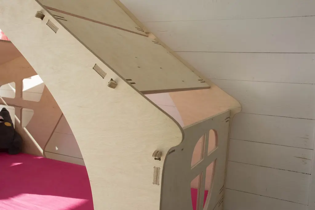 Elysta.be - Lit cabane - détail toit.webp